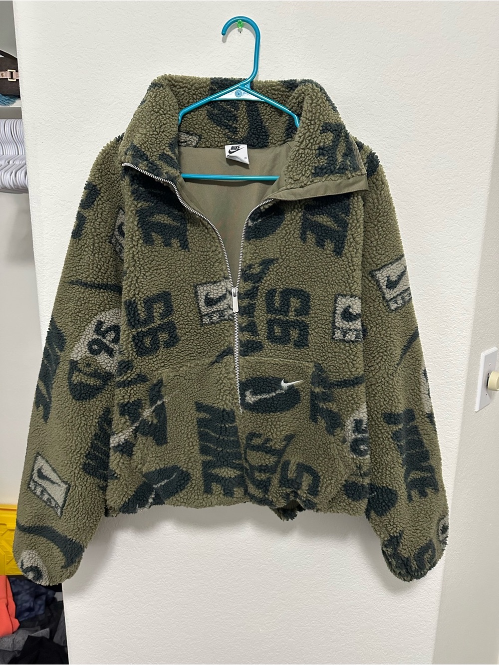 Women’s Nike fleece jacket!